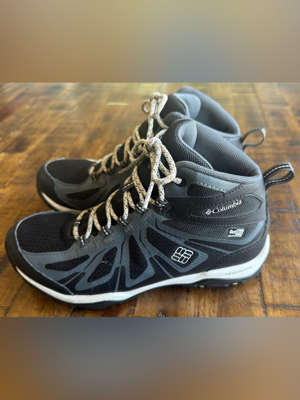 Columbia Grove Heights FS Mid Outdry Hiking Boots Women’s 7 Grey Black